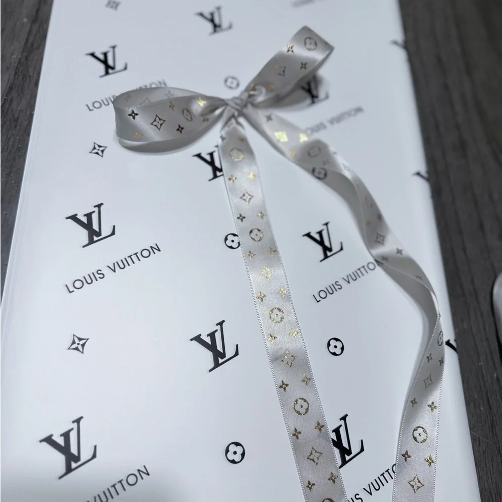 Luxury Floral Wrapping Set – 20 Gold Print Sheets + 5 Yards Ribbon”